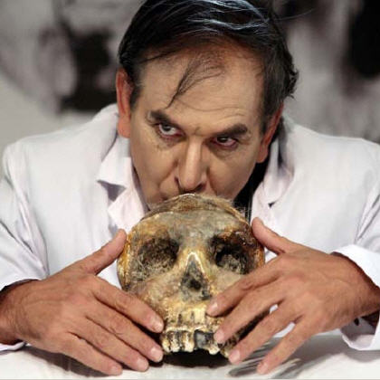 SANGRE EN EL DIV�N