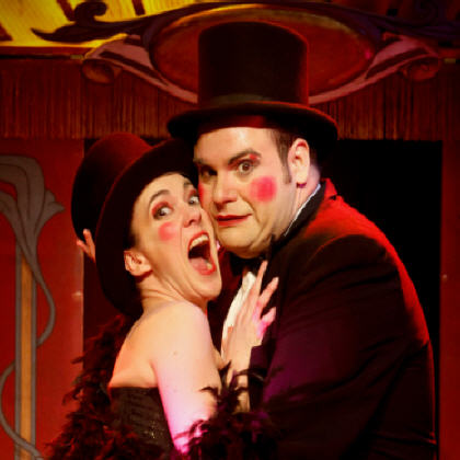 Cabar� de Caricia y puntapi�